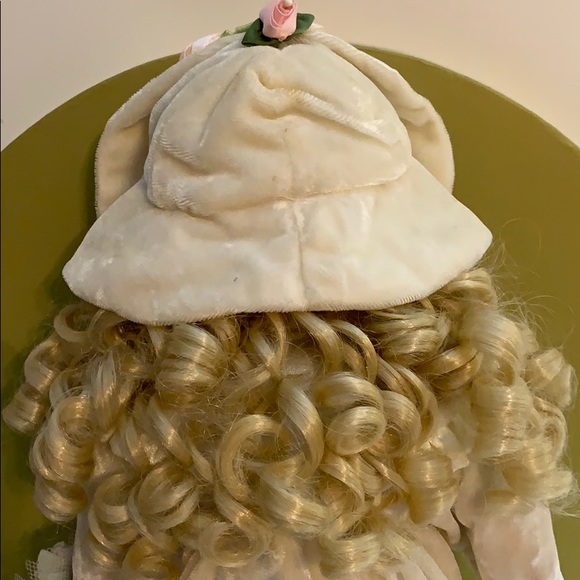 Seymour Mann Connoisseur Collectible Doll - Picture 6 of 8